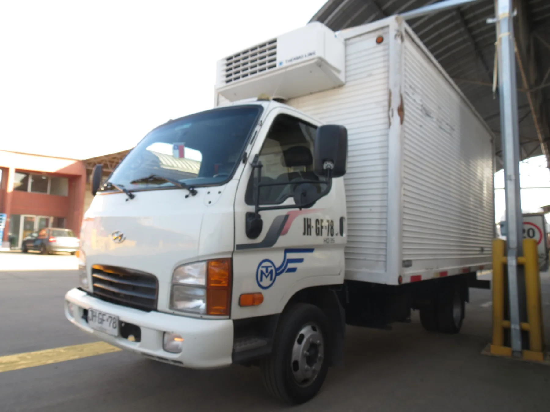 Camión mediano refrigerado